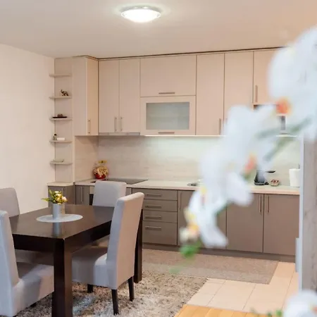 Nada De Lux * Vrnjačka Banja