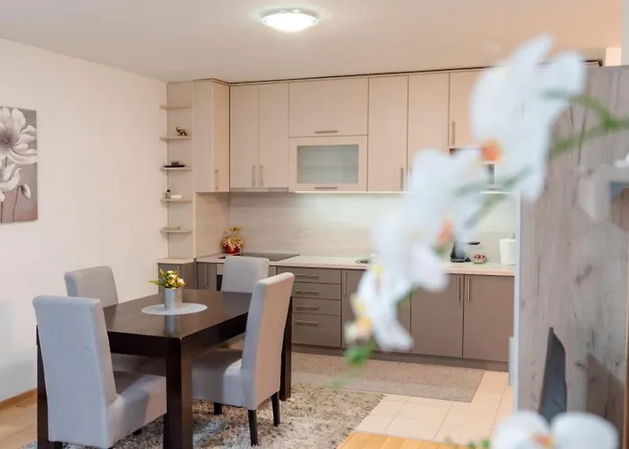 Nada De Lux * Vrnjacka Banja